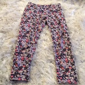 Amercian eagle flower  cropped leggings